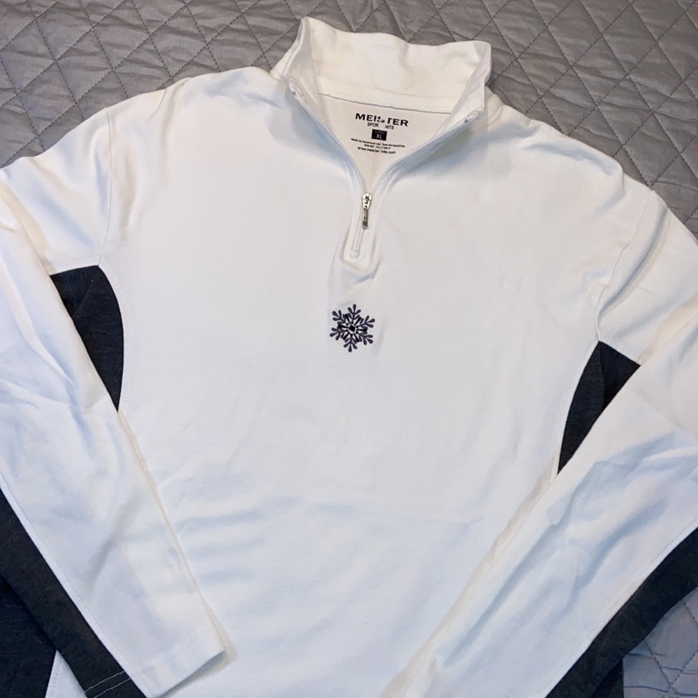 MEISTER Sports 1/4  Zip Shirt. X-Large. Sliming Look. Embroidered Snowflake.